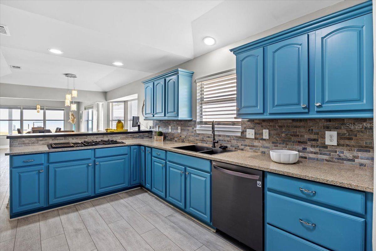 Image 25 of 82 For 156 Shoreline Drive