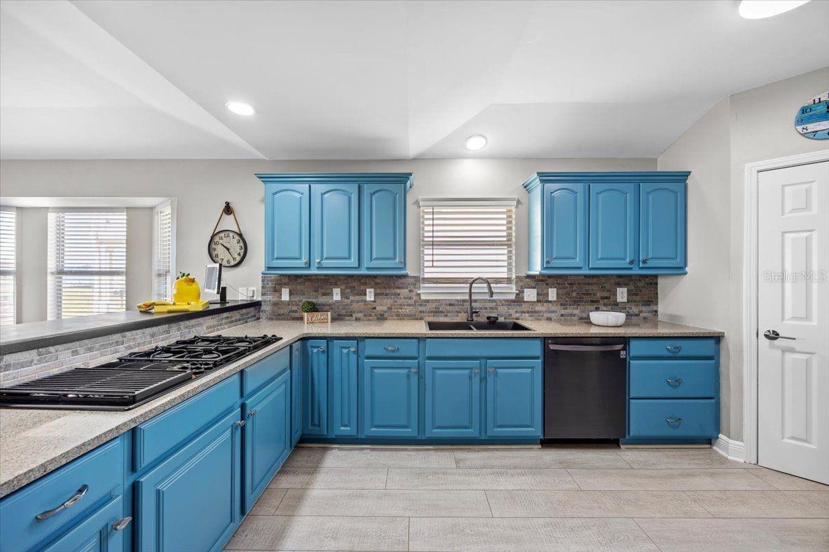 Image 26 of 82 For 156 Shoreline Drive