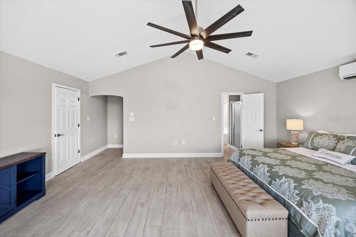 Image 31 of 82 For 156 Shoreline Drive