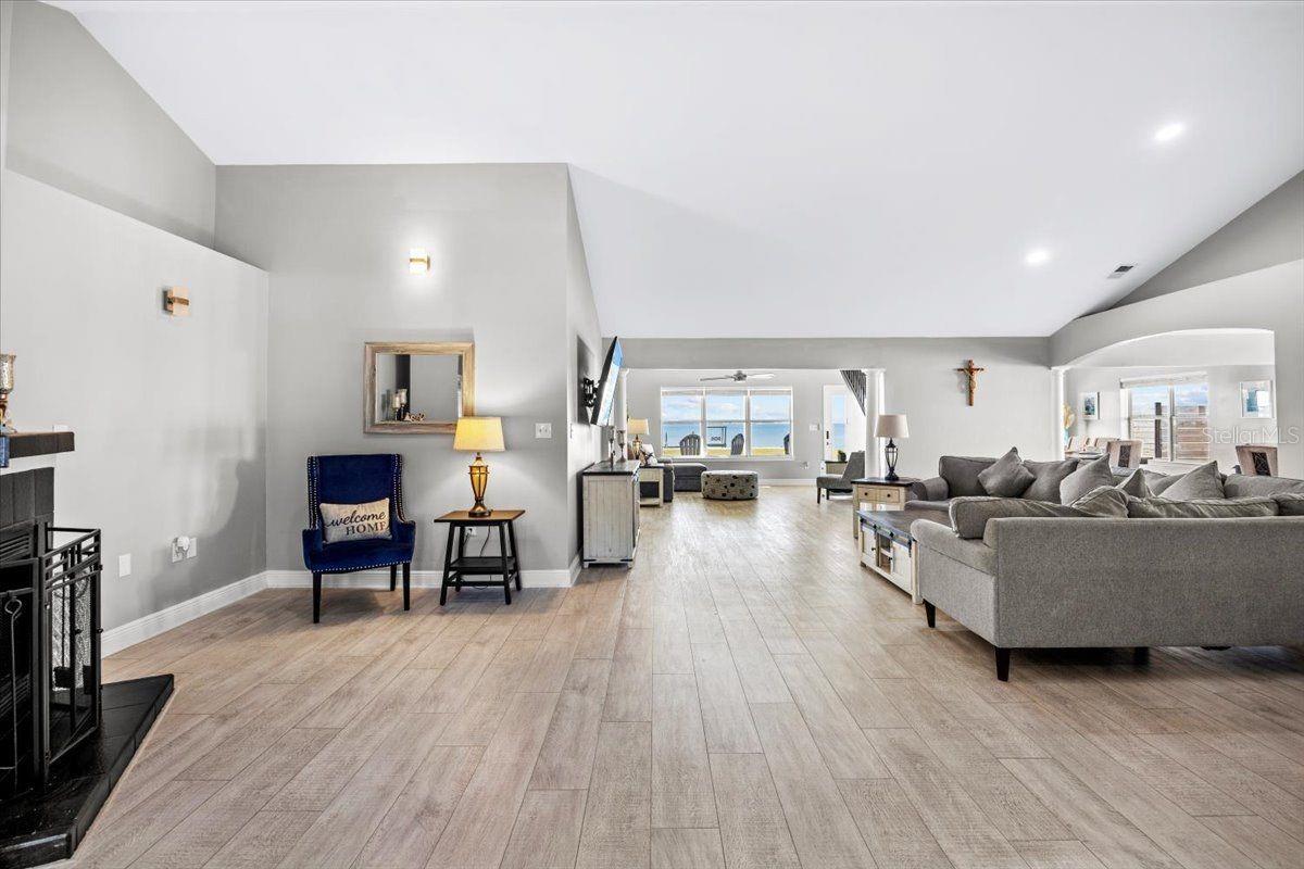 Image 4 of 82 For 156 Shoreline Drive