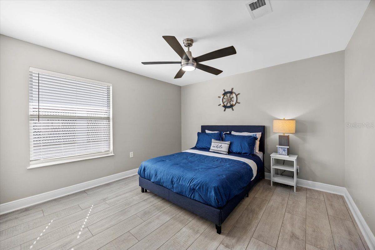 Image 40 of 82 For 156 Shoreline Drive