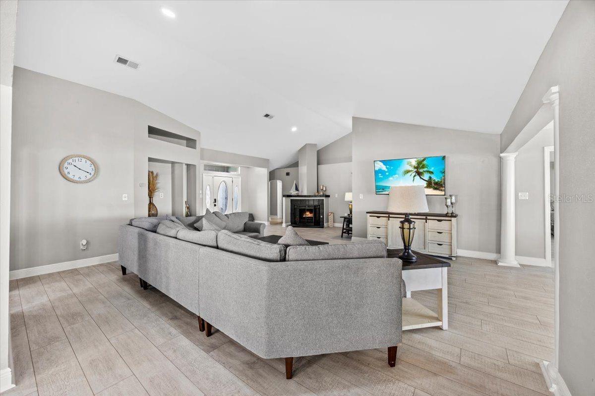 Image 8 of 82 For 156 Shoreline Drive