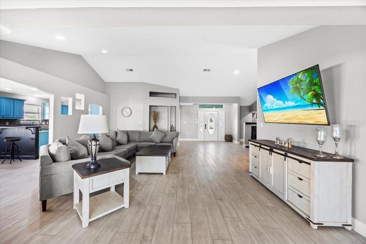 Image 9 of 82 For 156 Shoreline Drive