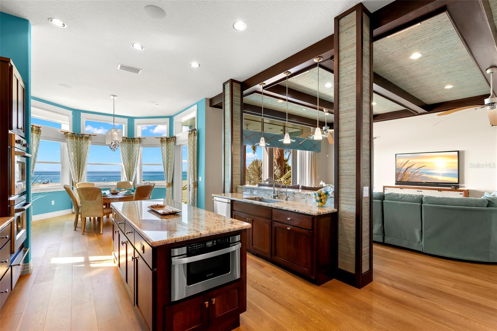 Image 10 of 73 For 10042 Gulf Boulevard