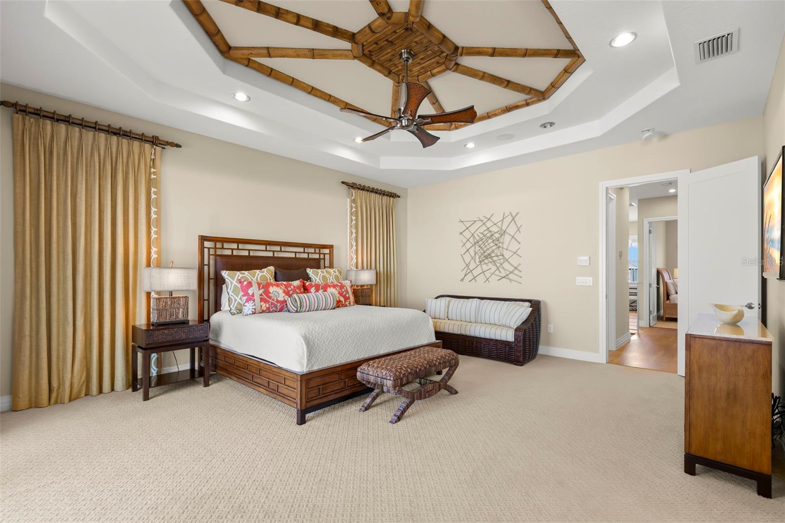 Image 22 of 73 For 10042 Gulf Boulevard