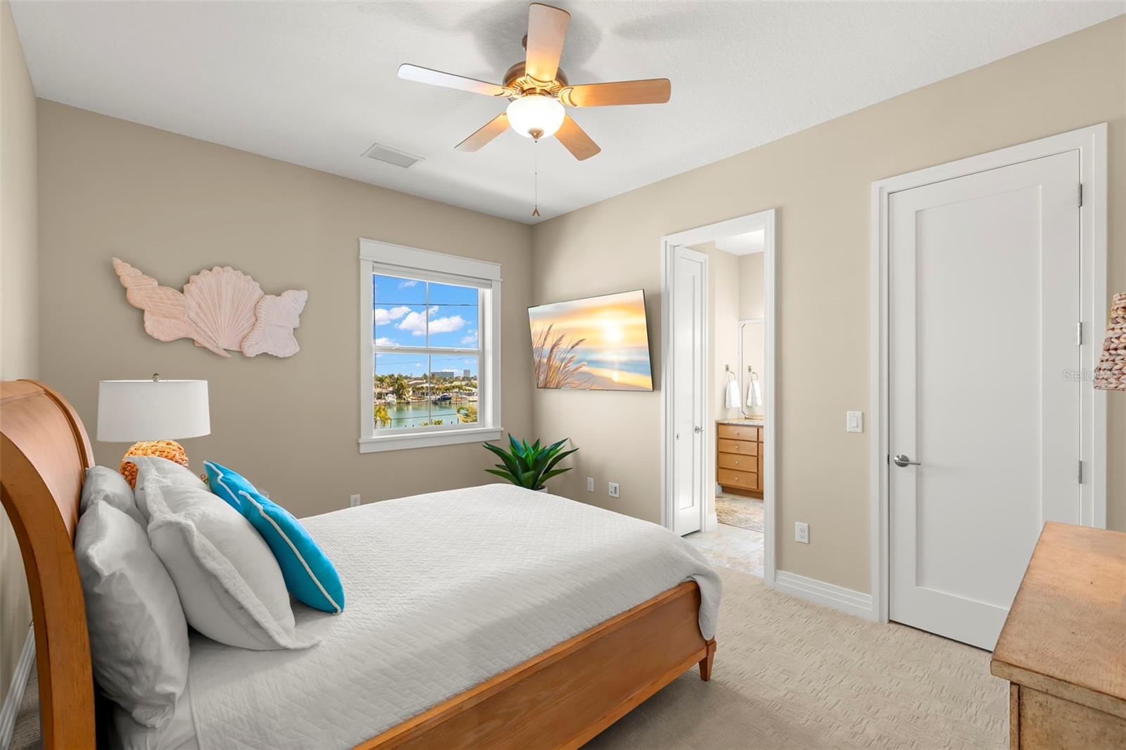 Image 31 of 73 For 10042 Gulf Boulevard