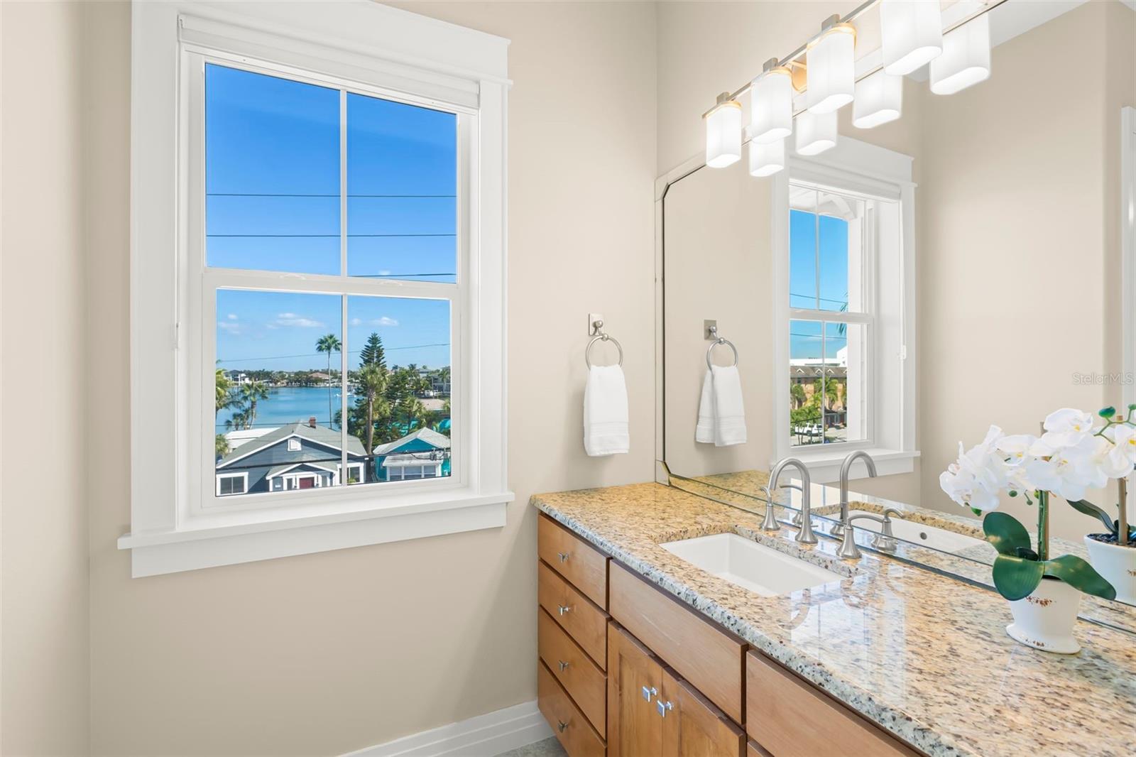 Image 33 of 73 For 10042 Gulf Boulevard