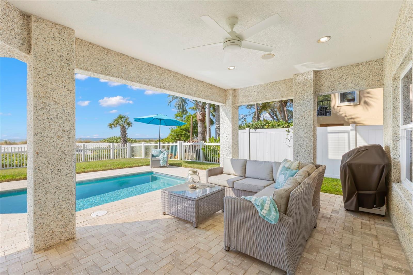 Image 45 of 73 For 10042 Gulf Boulevard