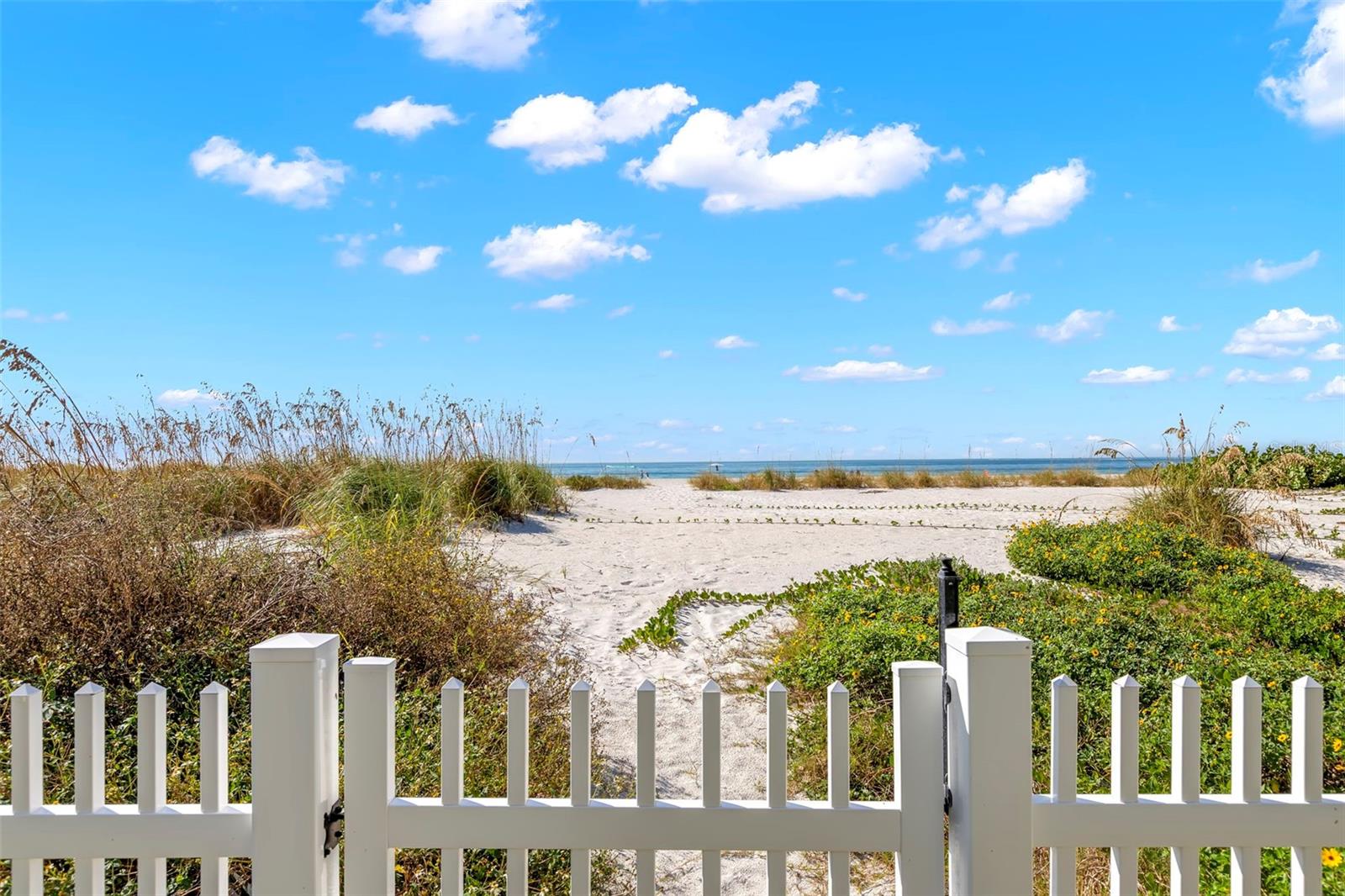 Image 48 of 73 For 10042 Gulf Boulevard