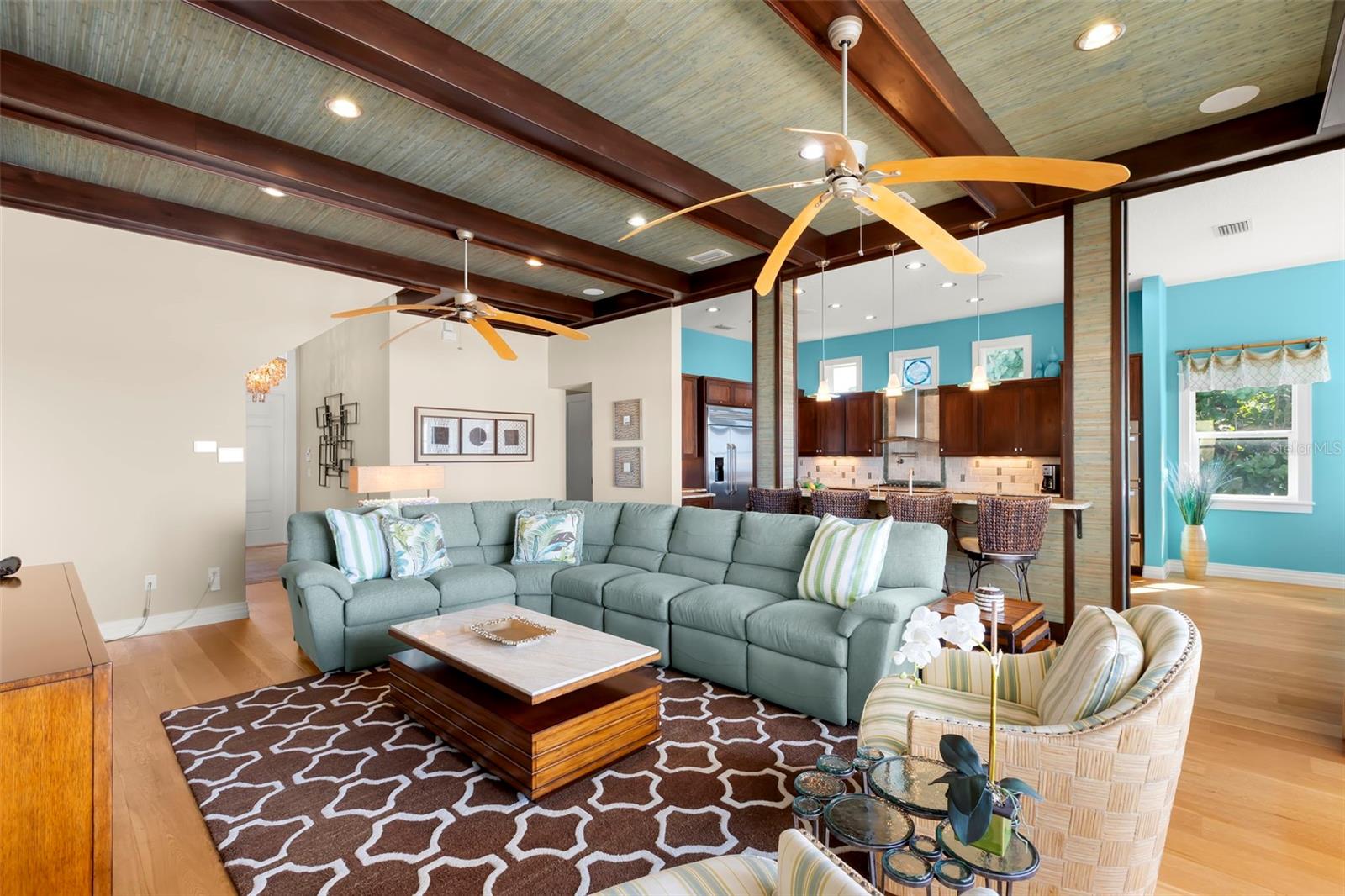 Image 6 of 73 For 10042 Gulf Boulevard