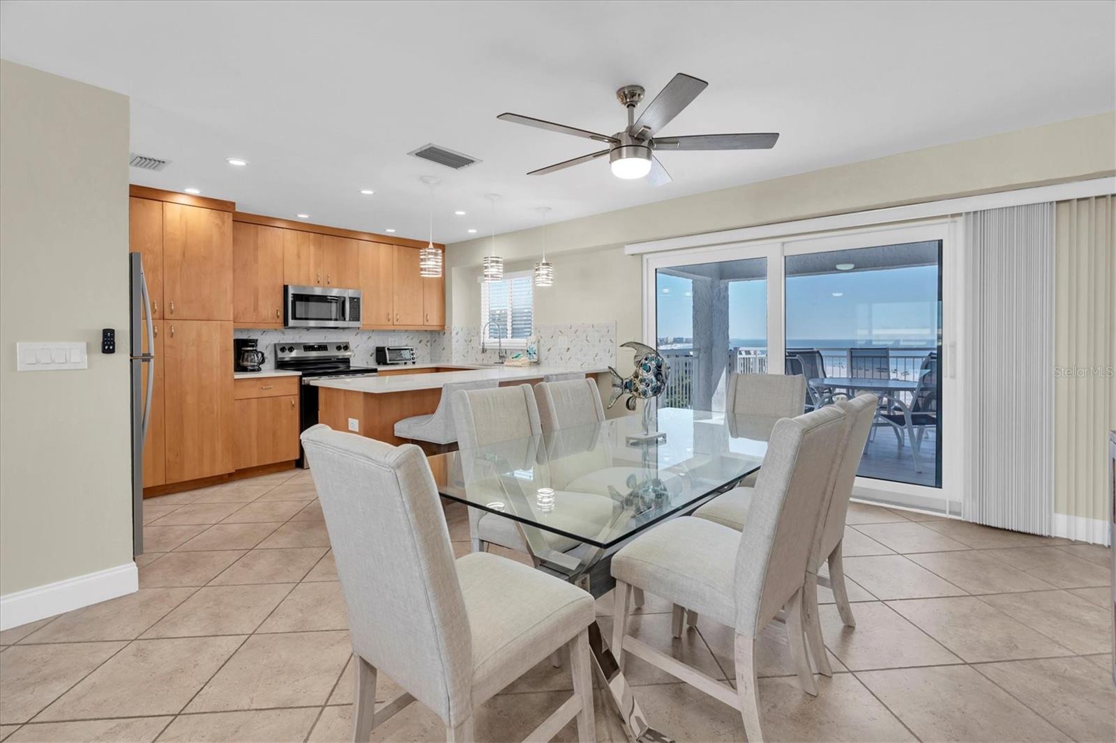 Image 10 of 45 For 5830 Midnight Pass Road 705