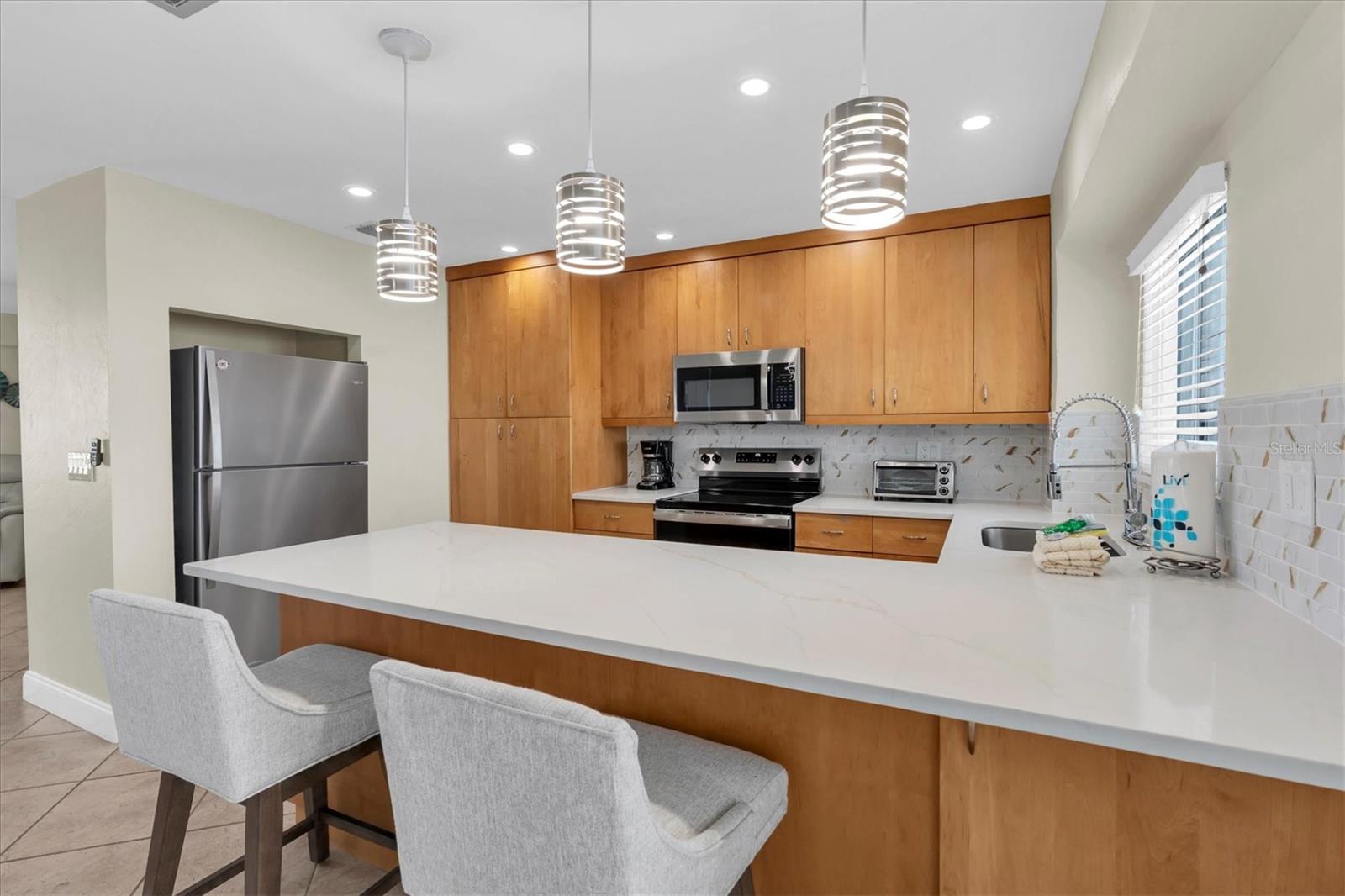 Image 12 of 45 For 5830 Midnight Pass Road 705