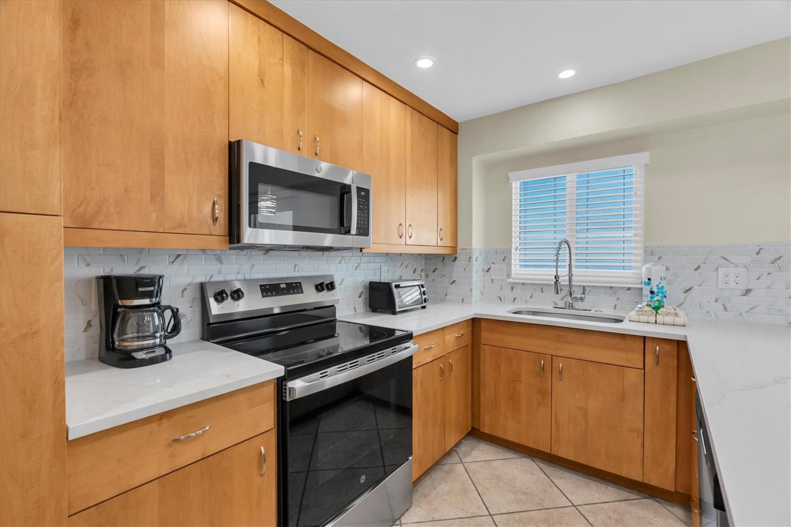 Image 14 of 45 For 5830 Midnight Pass Road 705