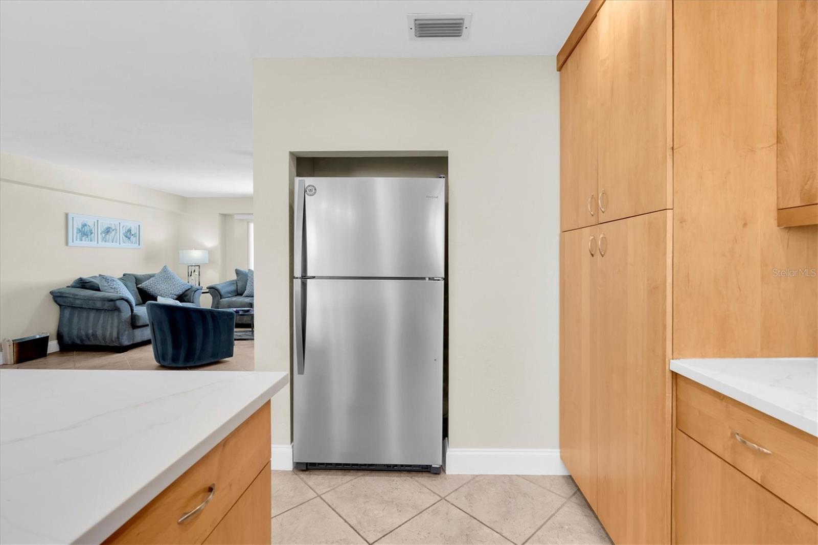 Image 16 of 45 For 5830 Midnight Pass Road 705