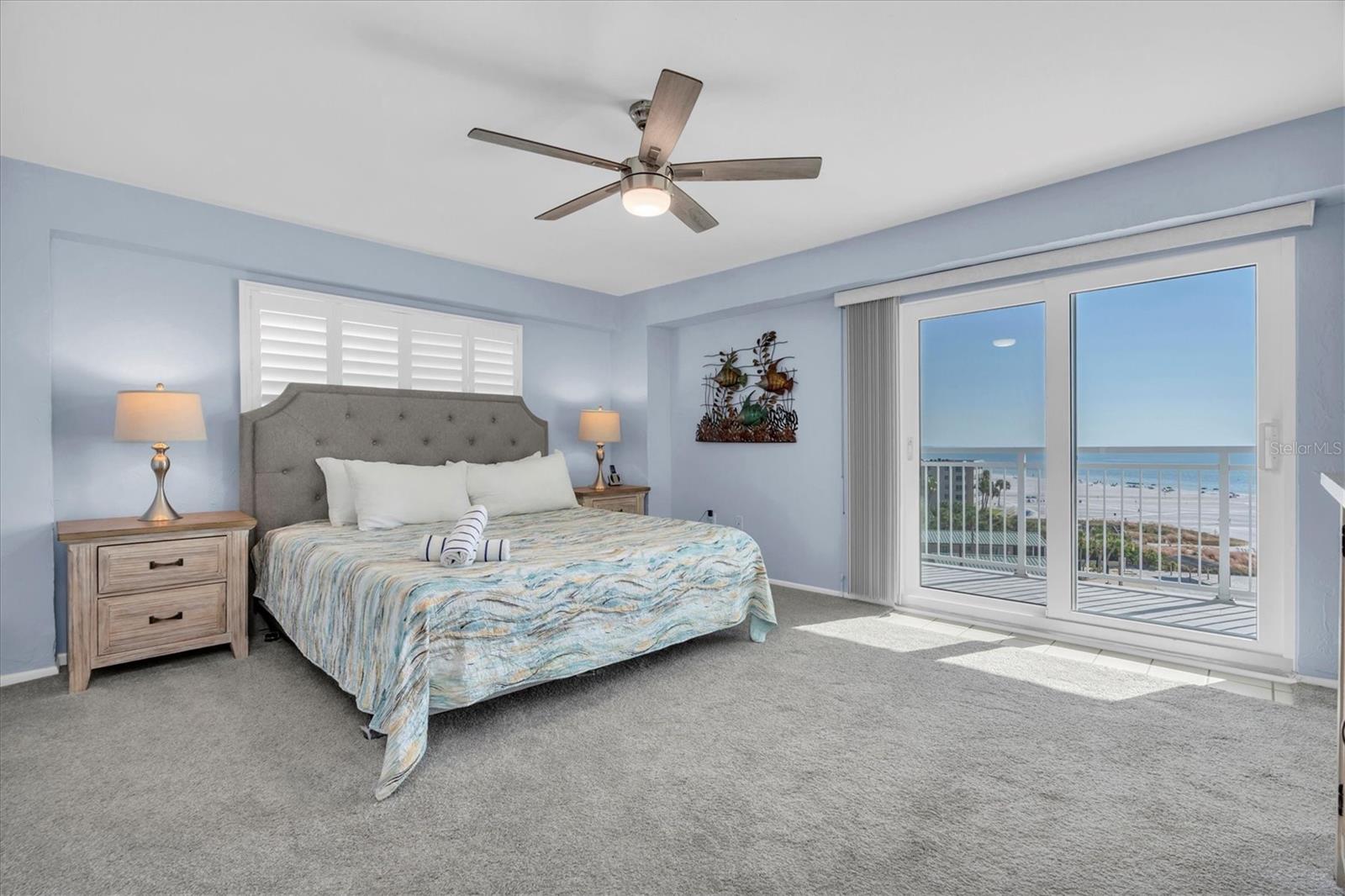 Image 17 of 45 For 5830 Midnight Pass Road 705