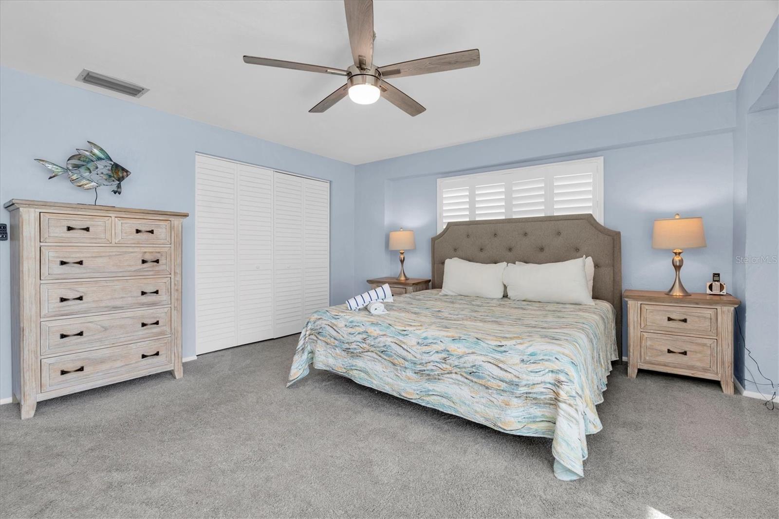 Image 19 of 45 For 5830 Midnight Pass Road 705