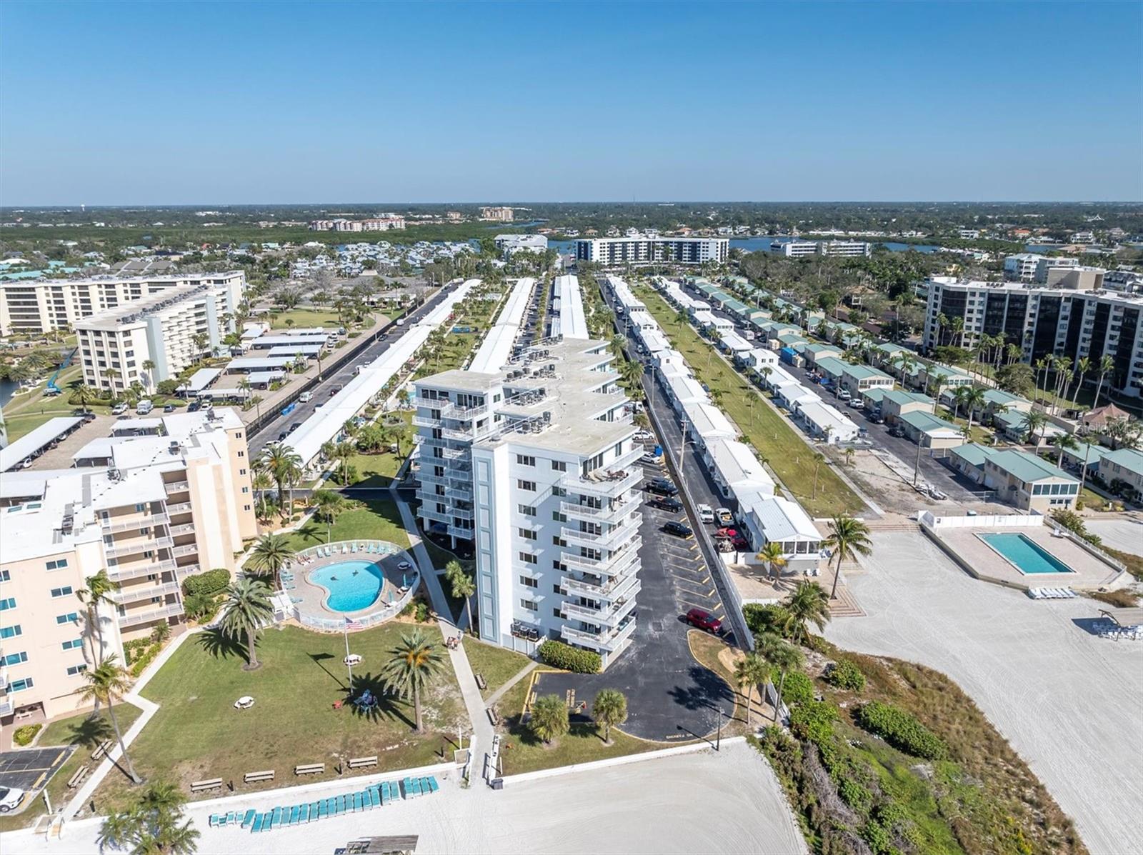 Image 36 of 45 For 5830 Midnight Pass Road 705