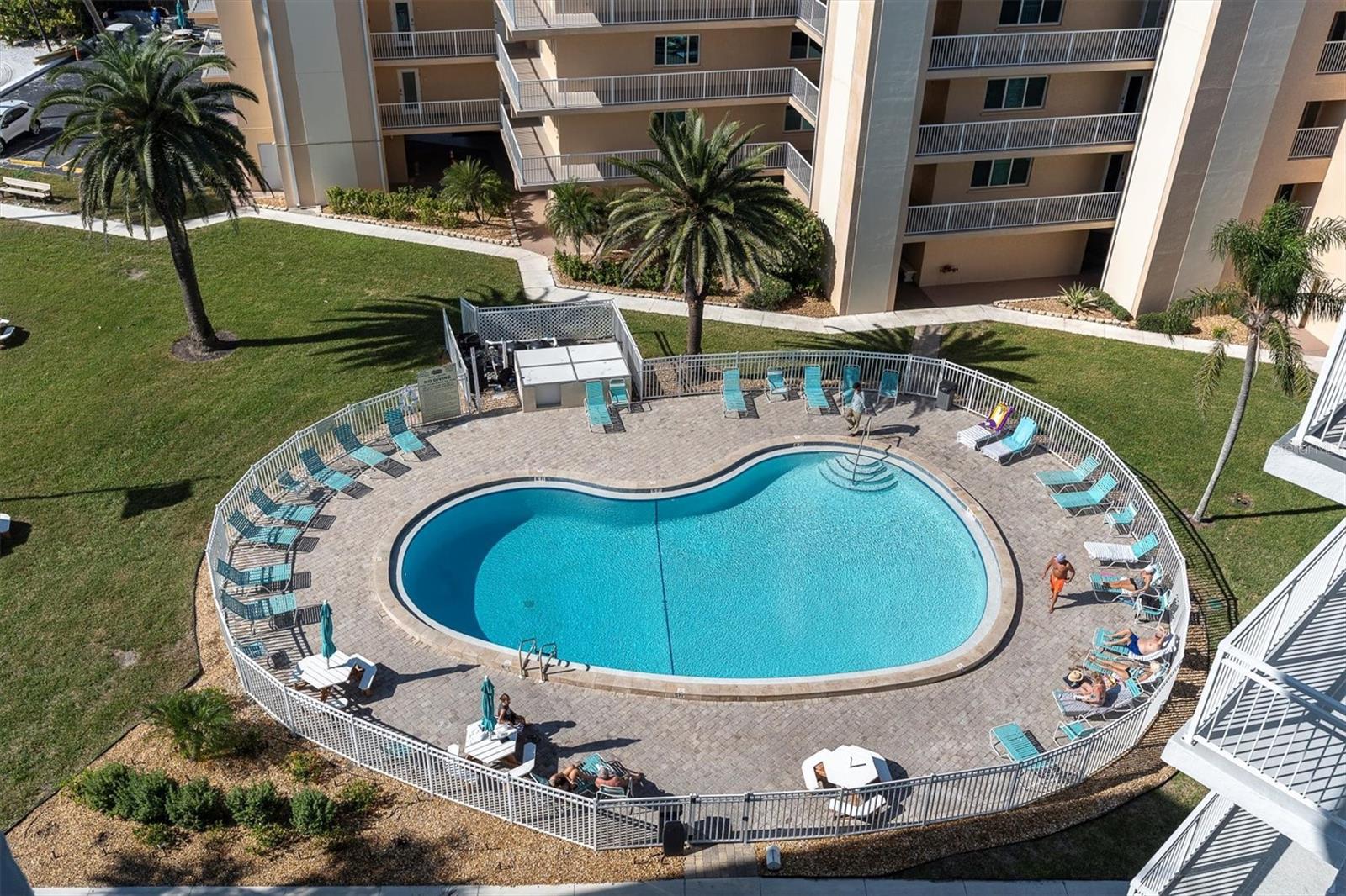 Image 37 of 45 For 5830 Midnight Pass Road 705