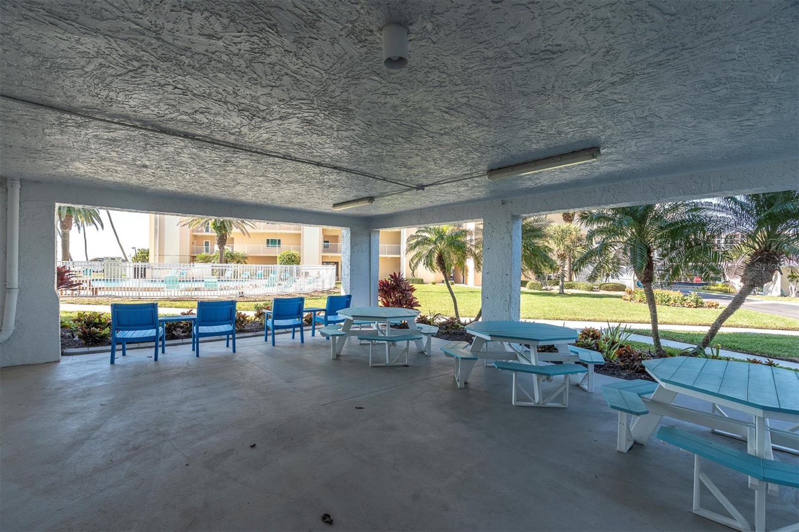 Image 39 of 45 For 5830 Midnight Pass Road 705