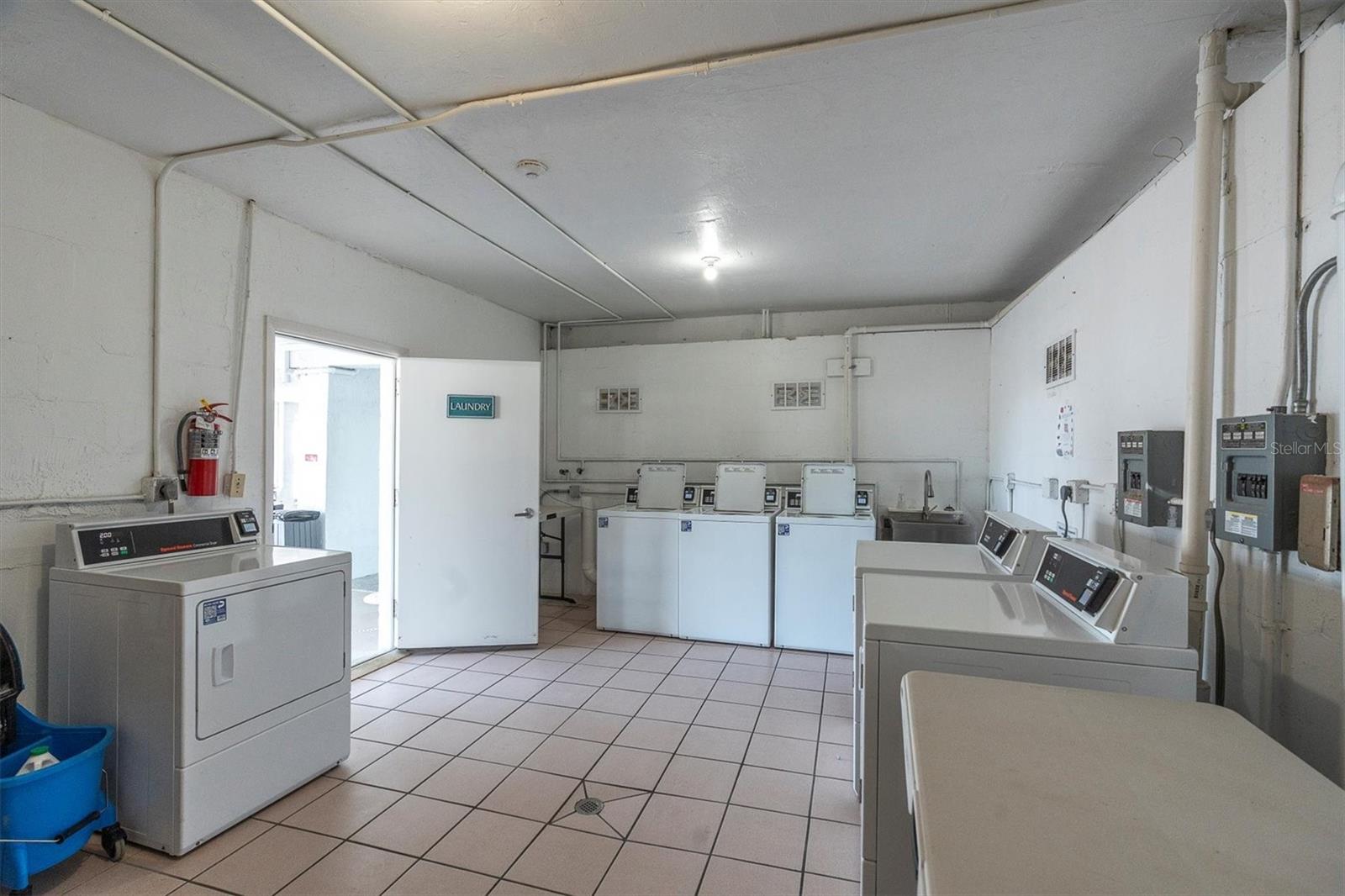 Image 42 of 45 For 5830 Midnight Pass Road 705