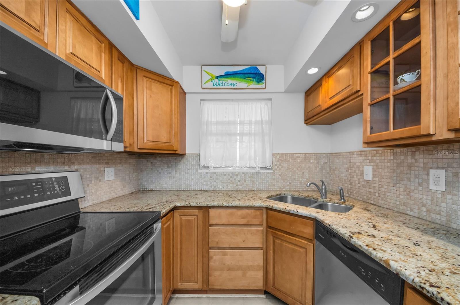 Image 14 of 76 For 421 Windrush Bay Drive 421