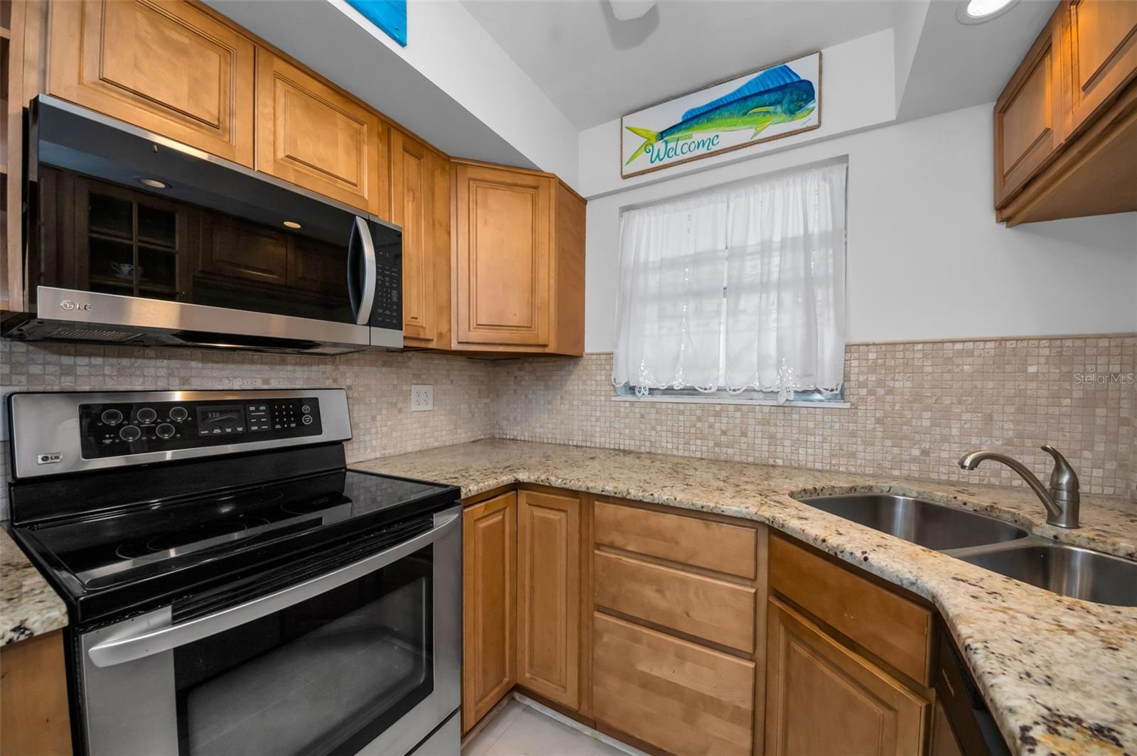 Image 15 of 76 For 421 Windrush Bay Drive 421