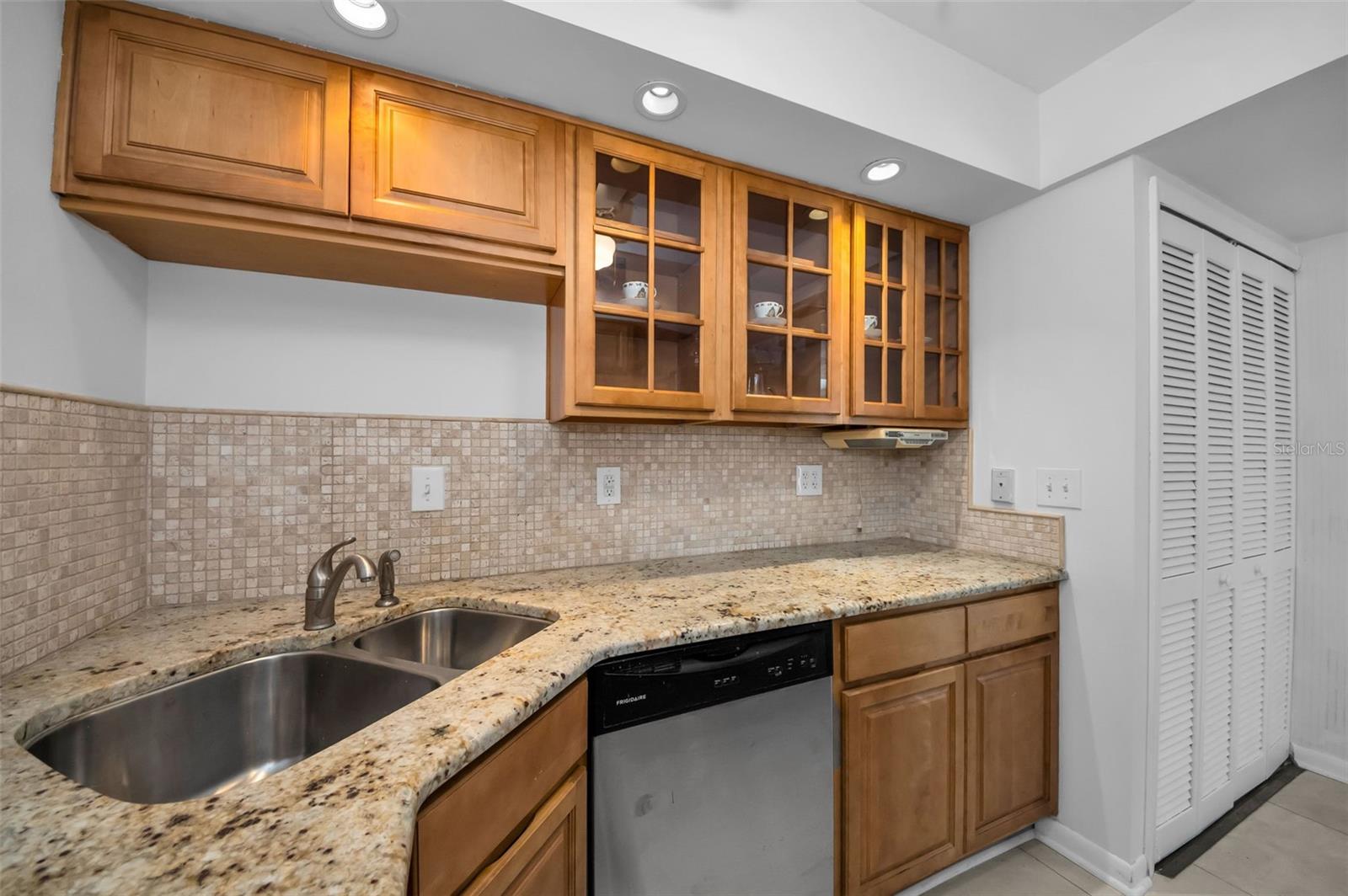 Image 16 of 76 For 421 Windrush Bay Drive 421