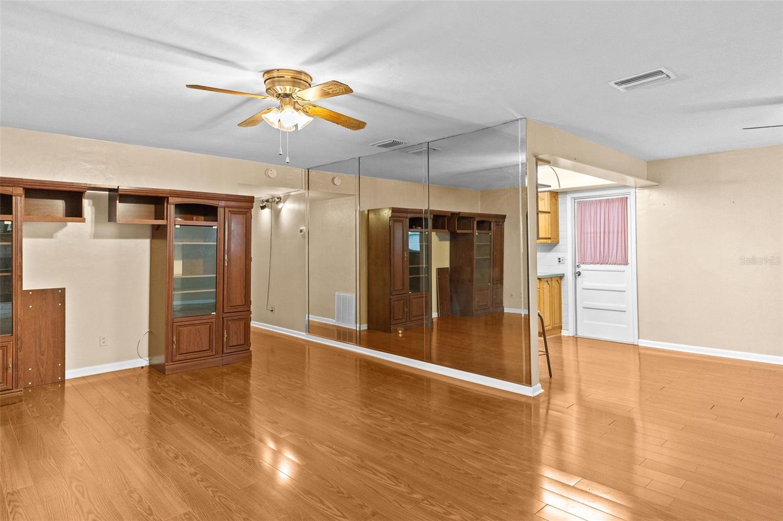 Image 16 of 49 For 1233 Lorie Circle