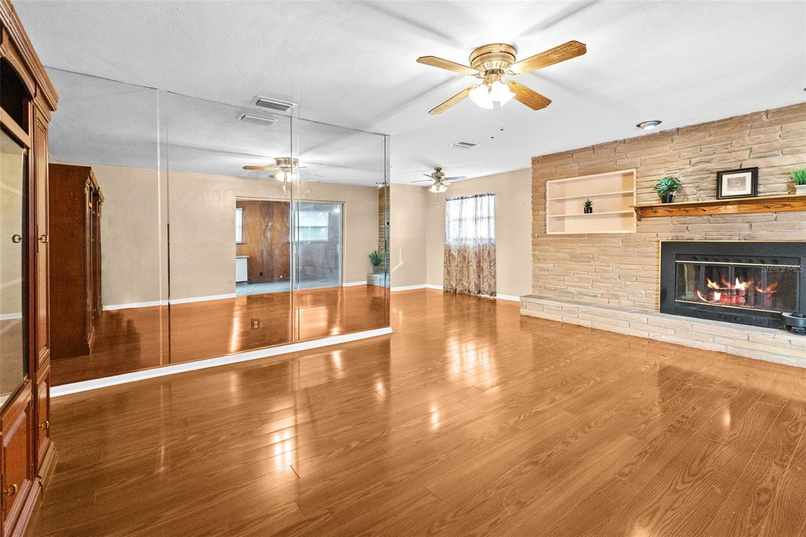 Image 17 of 49 For 1233 Lorie Circle