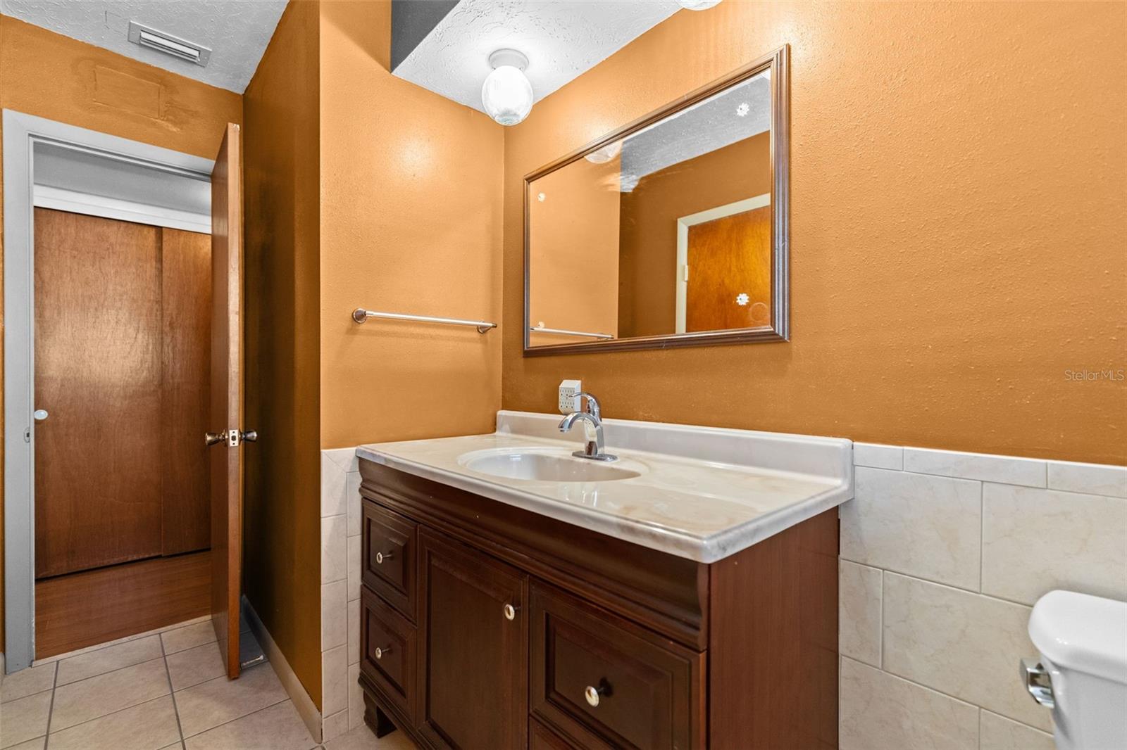 Image 28 of 49 For 1233 Lorie Circle