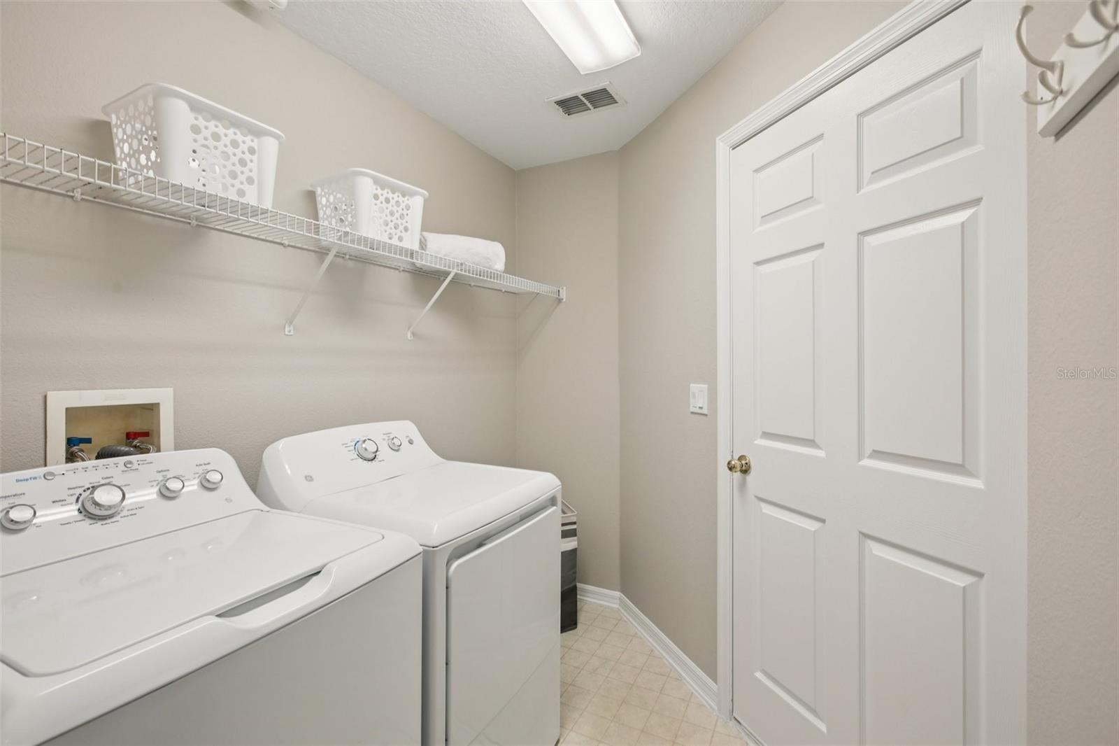 Image 23 of 36 For 4632 Whispering Park Lane