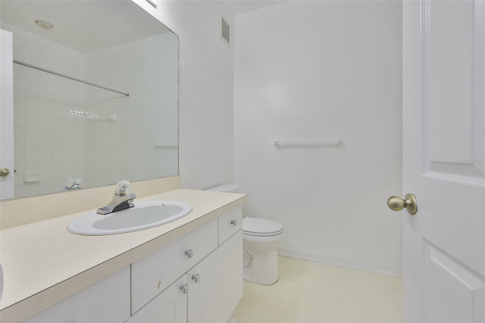 Image 17 of 30 For 18001 Richmond Place Drive