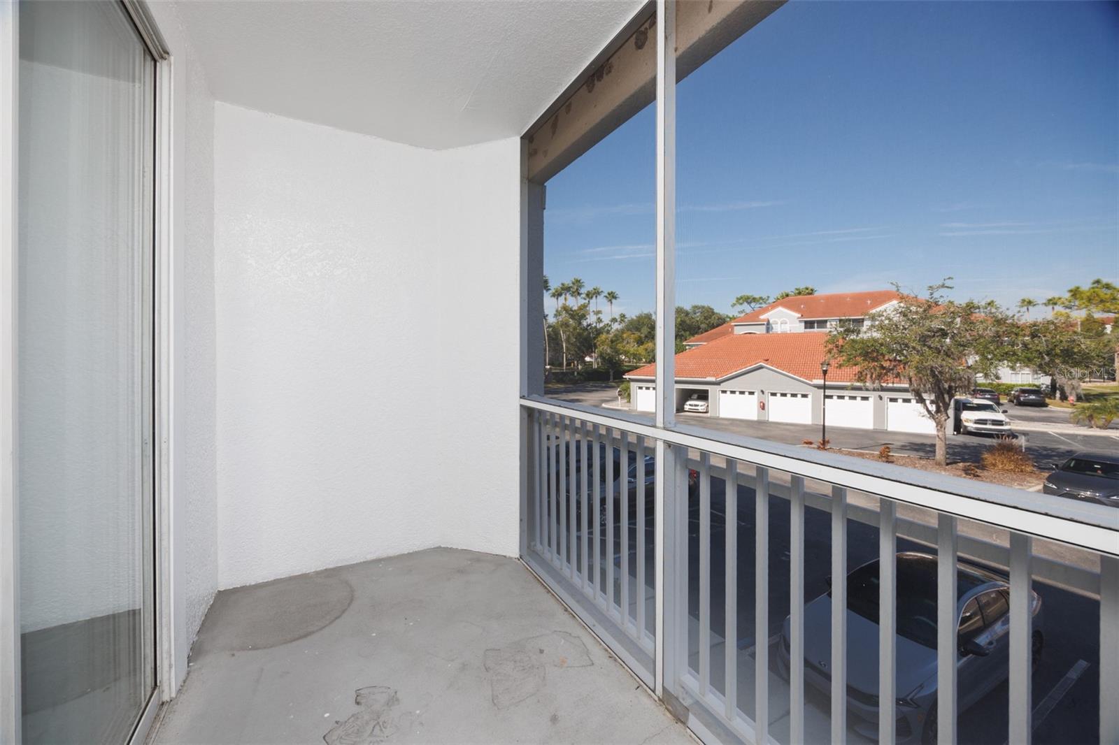 Image 19 of 30 For 18001 Richmond Place Drive