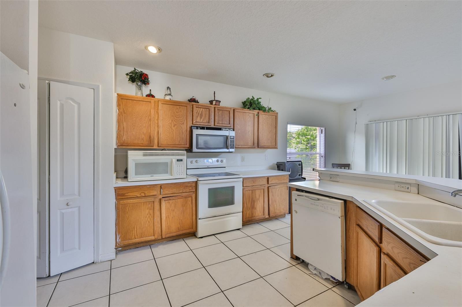 Image 9 of 40 For 702 Cristelle Jean Drive