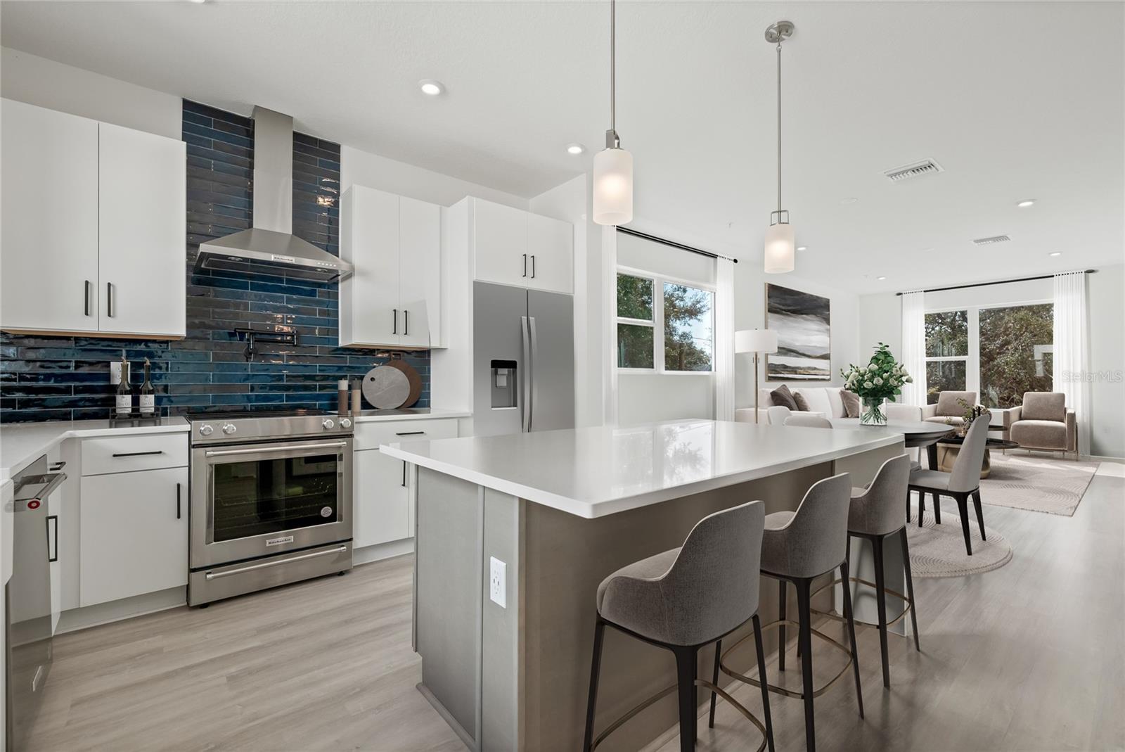 Listing photo id 9 for 307 15th Street N