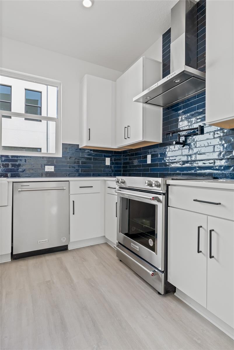 Listing photo id 15 for 307 15th Street N