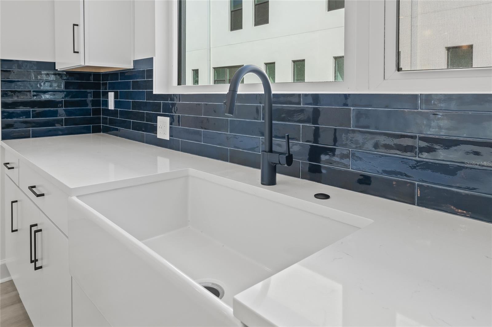 Listing photo id 17 for 307 15th Street N