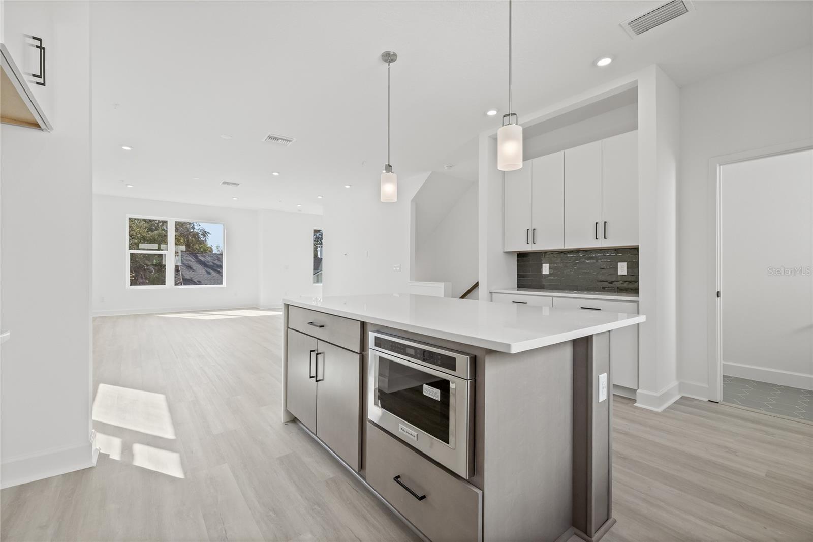 Listing photo id 18 for 307 15th Street N