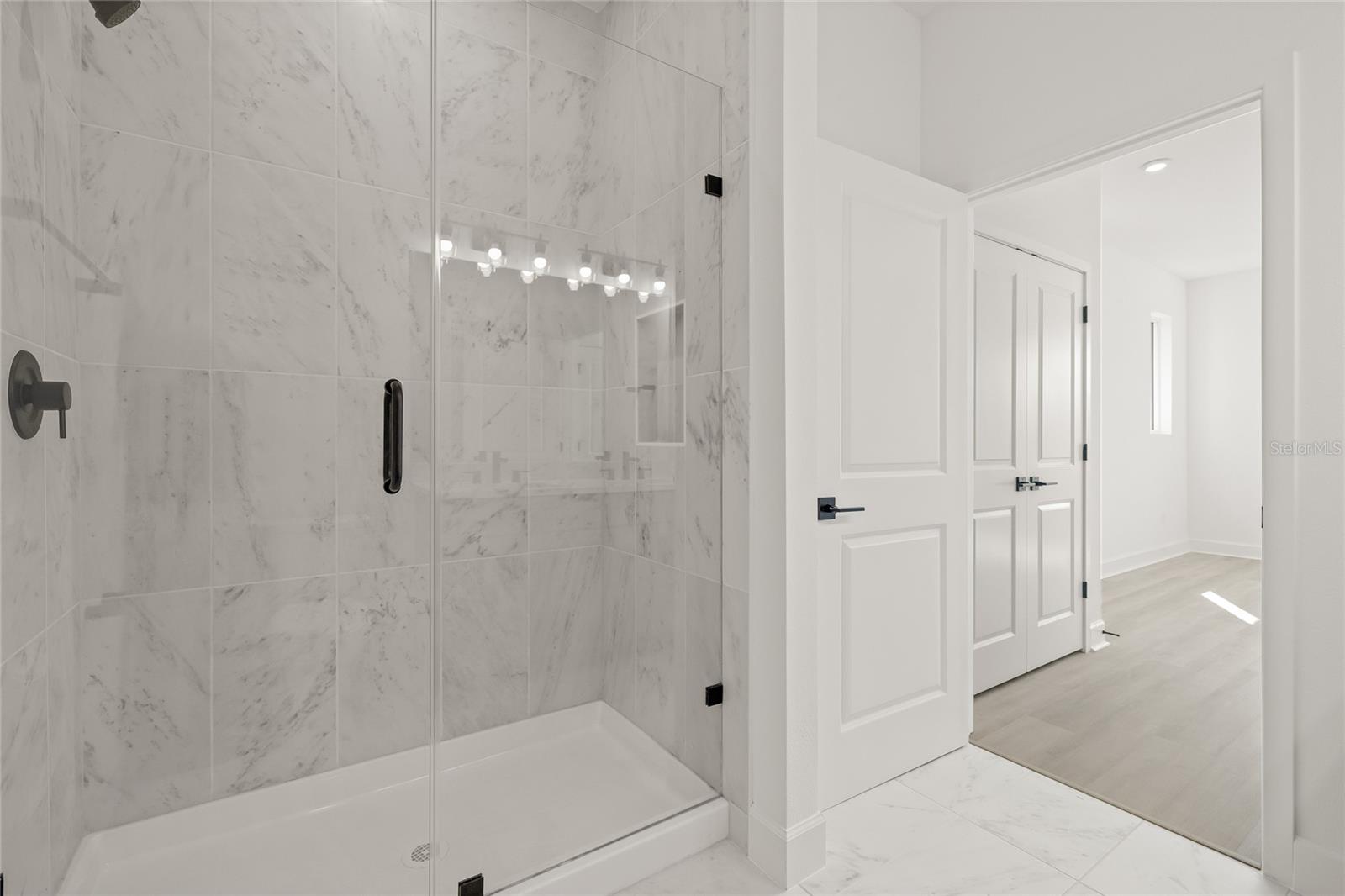 Listing photo id 26 for 307 15th Street N