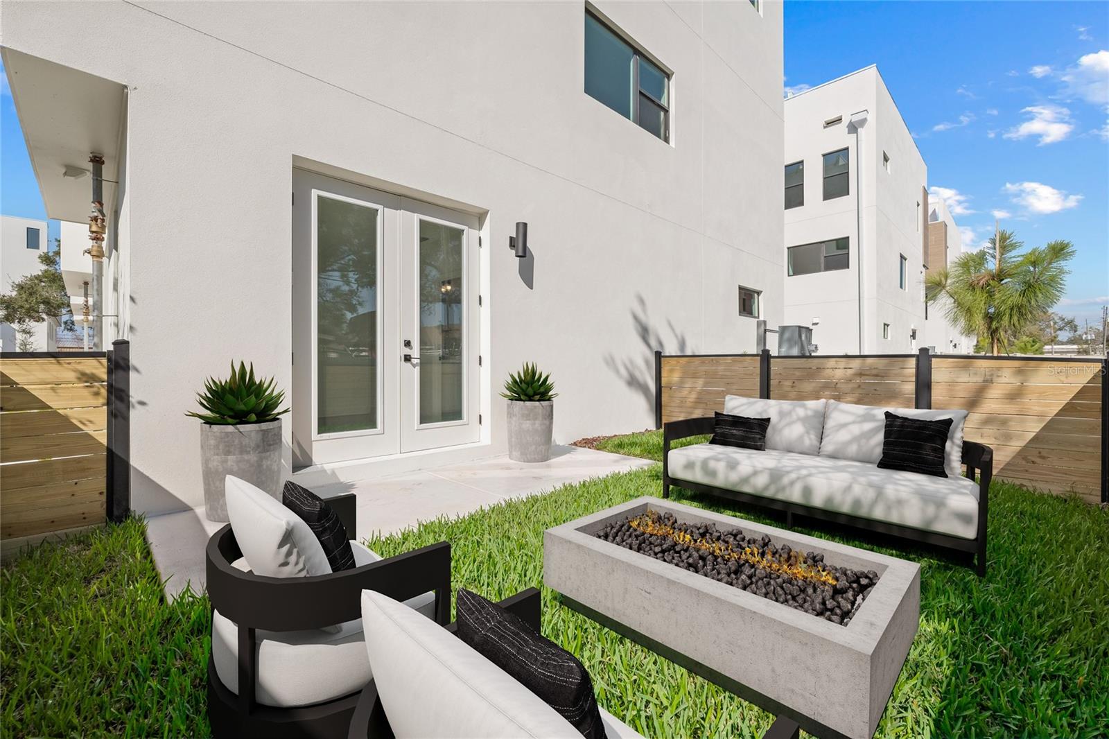 Listing photo id 2 for 307 15th Street N