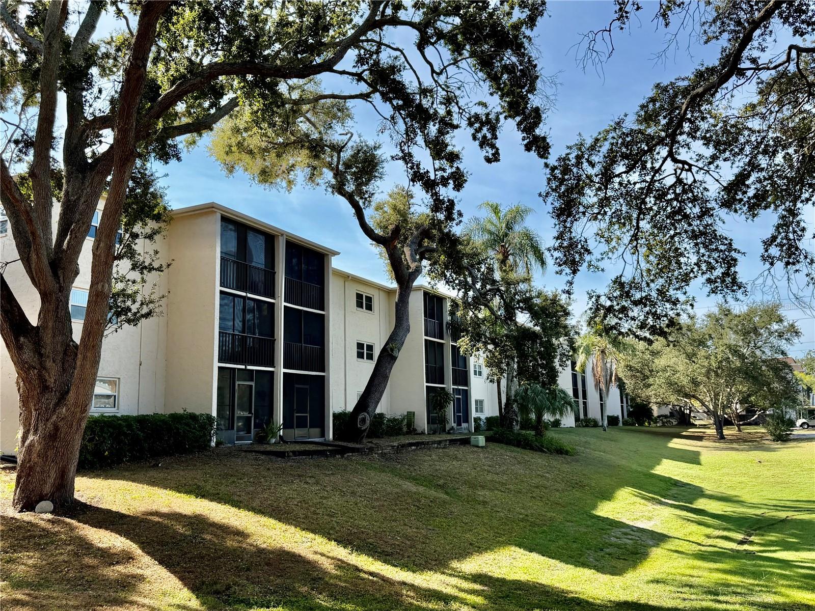 Image 5 of 30 For 851 Maple Court 209