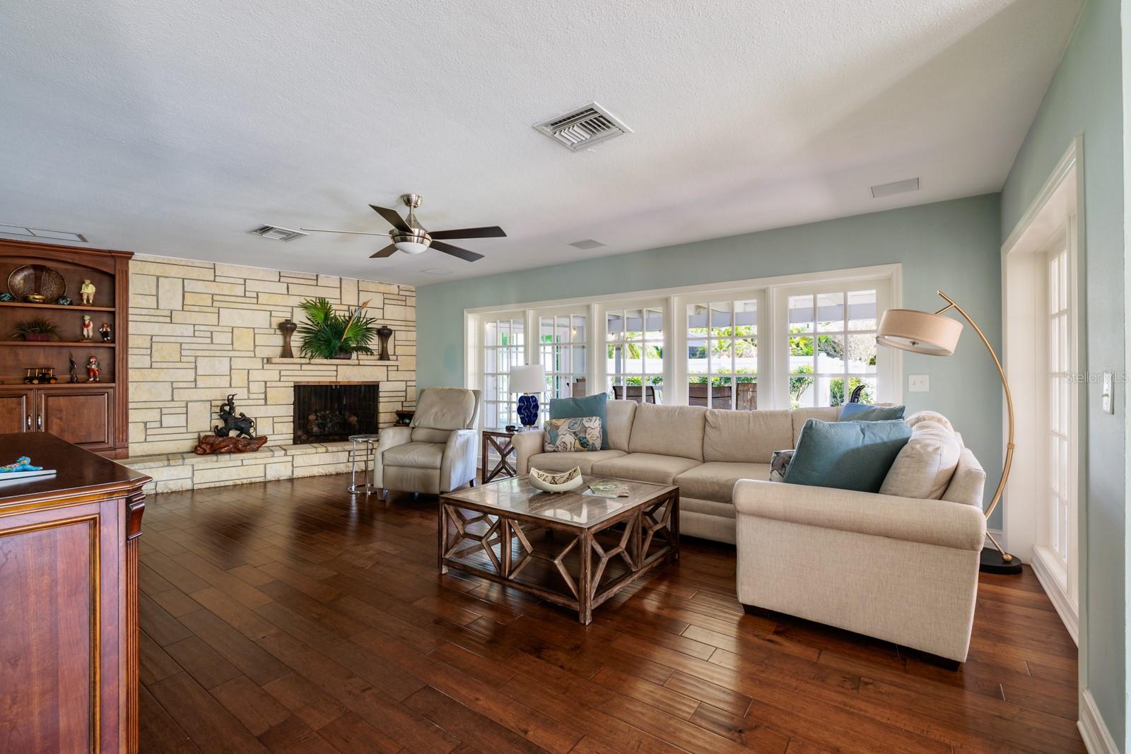 Image 14 of 55 For 2309 Jones Court