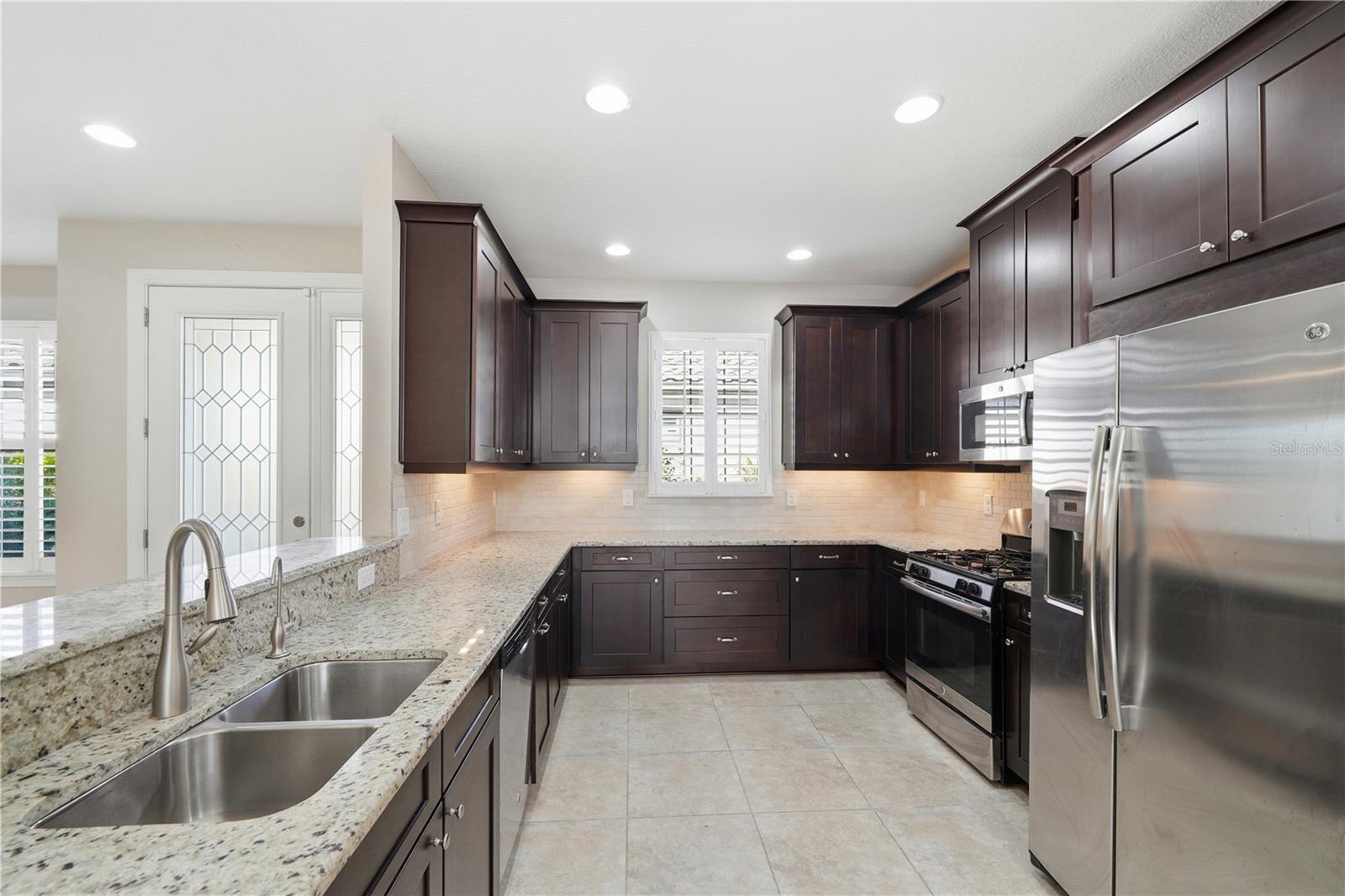 Listing photo id 7 for 20112 Sorano Hill Place