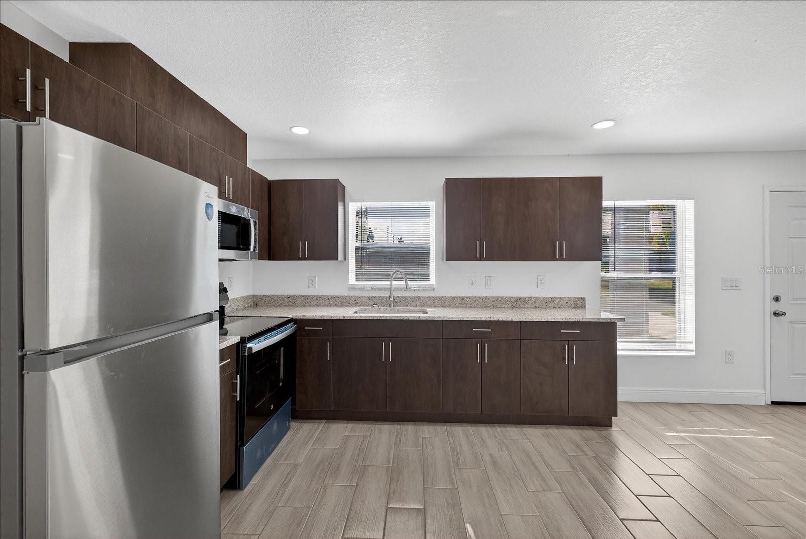 Image 10 of 24 For 4151 Oakfield Avenue