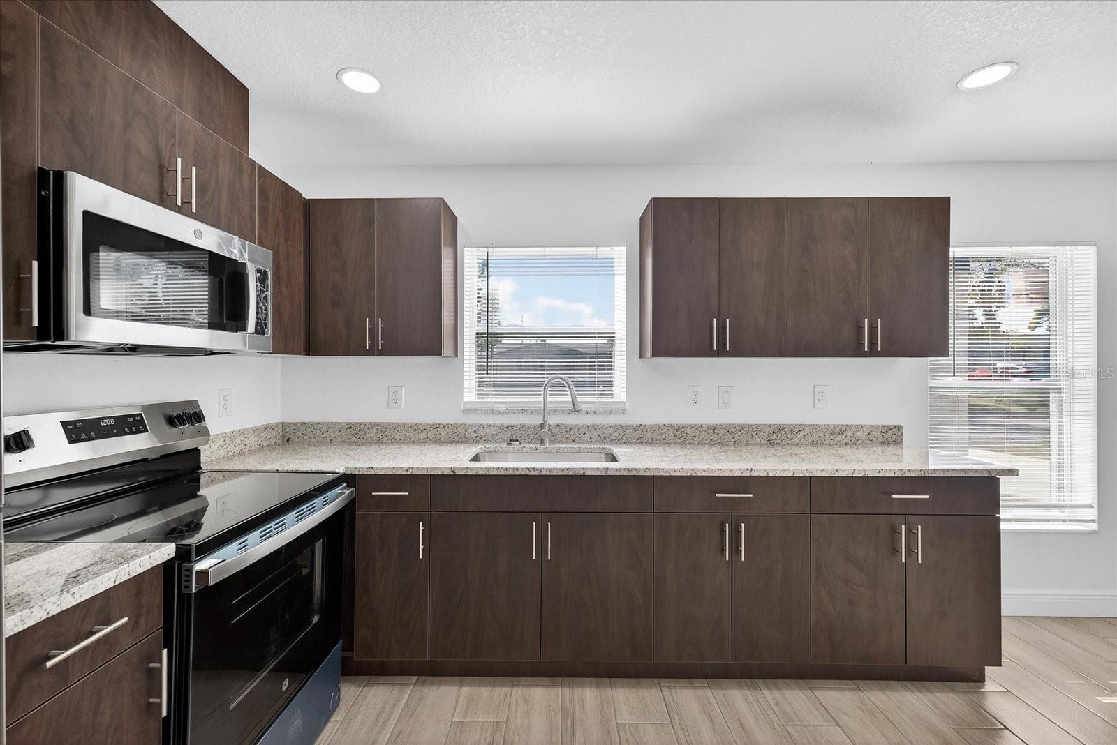 Image 11 of 24 For 4151 Oakfield Avenue