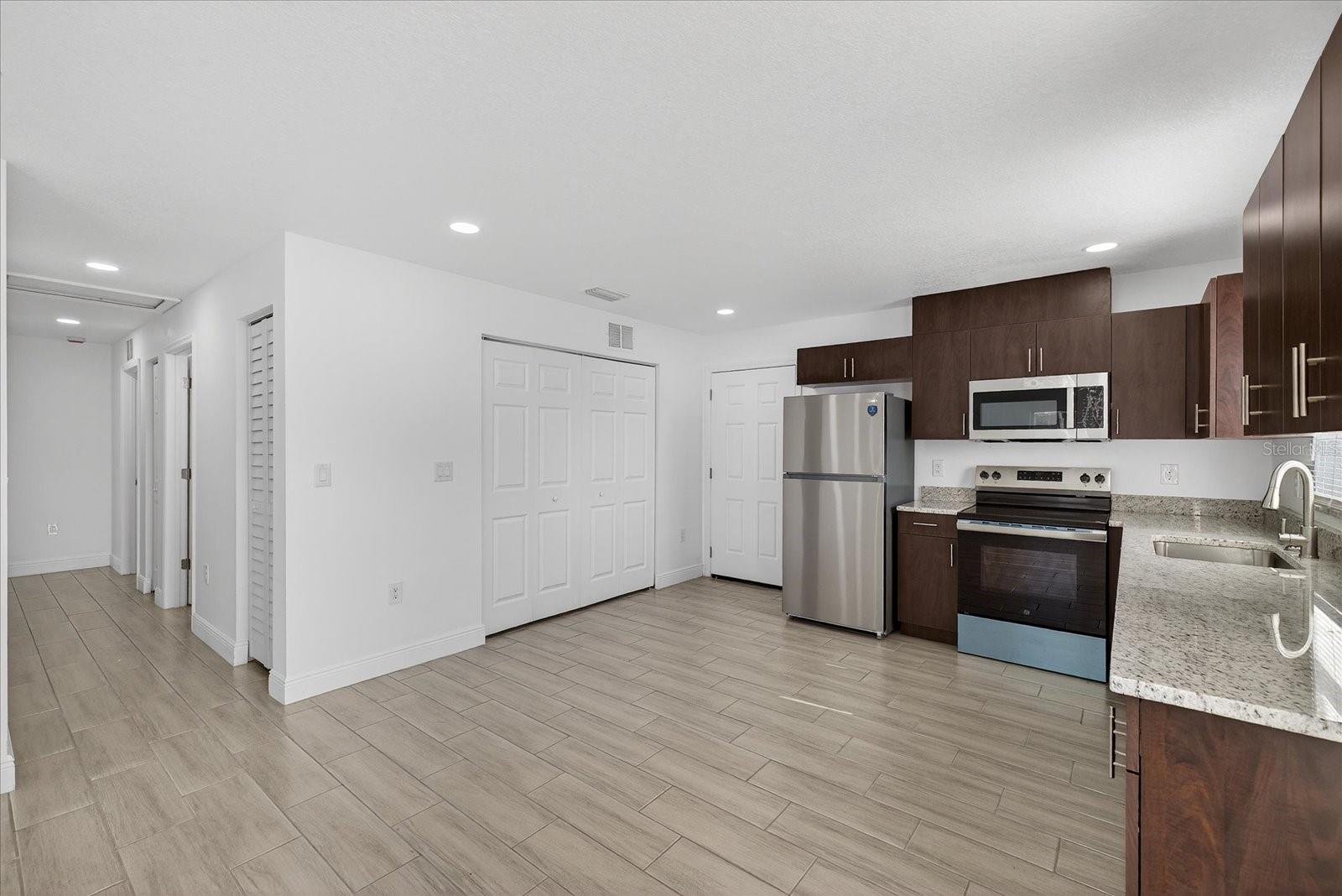 Image 13 of 24 For 4151 Oakfield Avenue