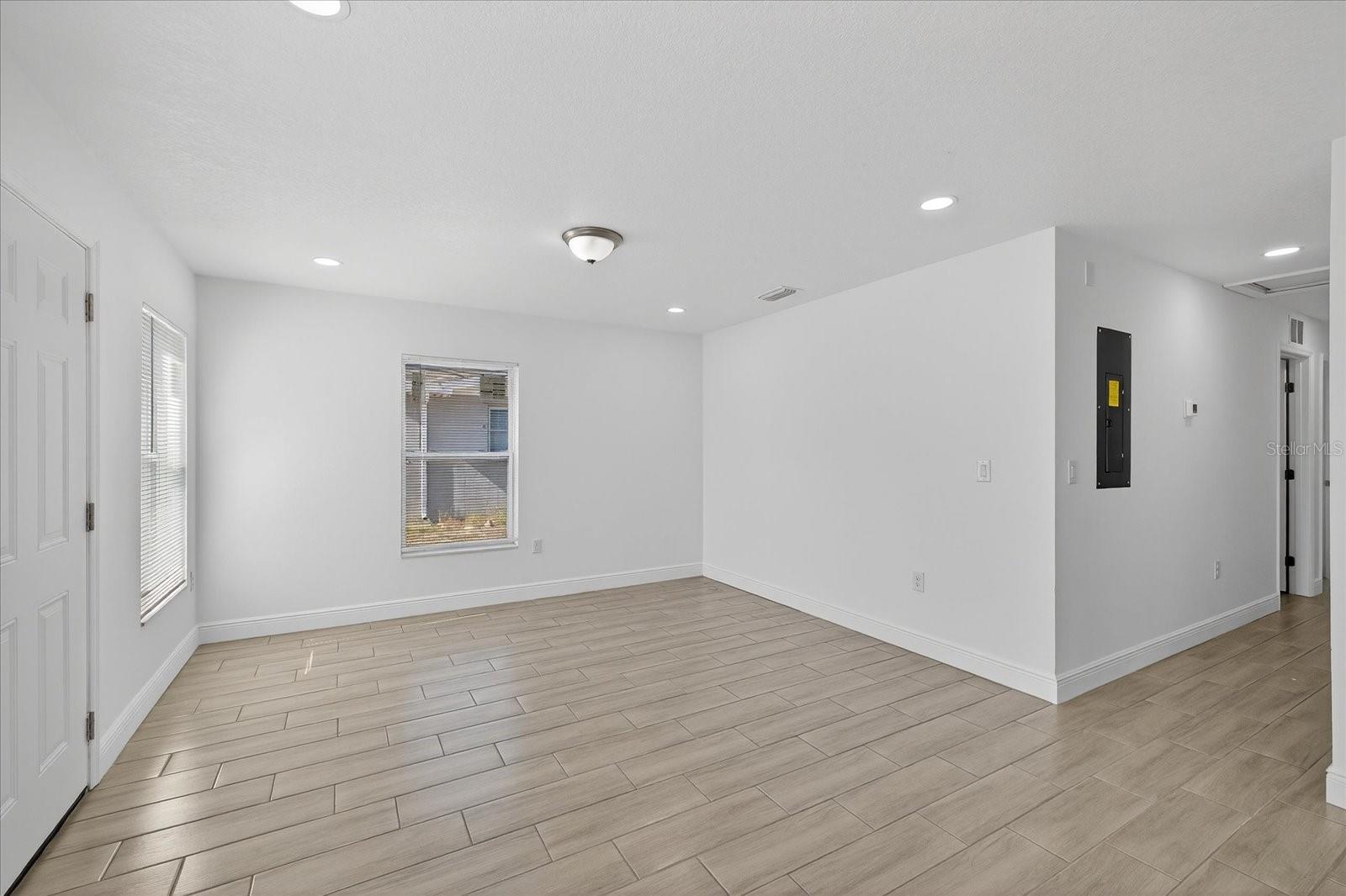 Image 15 of 24 For 4151 Oakfield Avenue