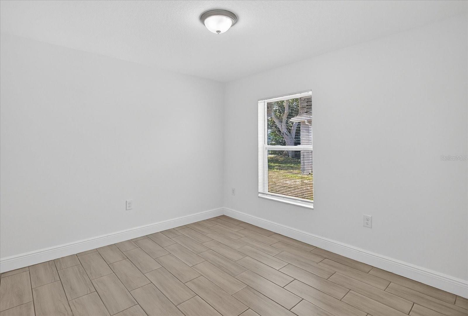 Image 18 of 24 For 4151 Oakfield Avenue