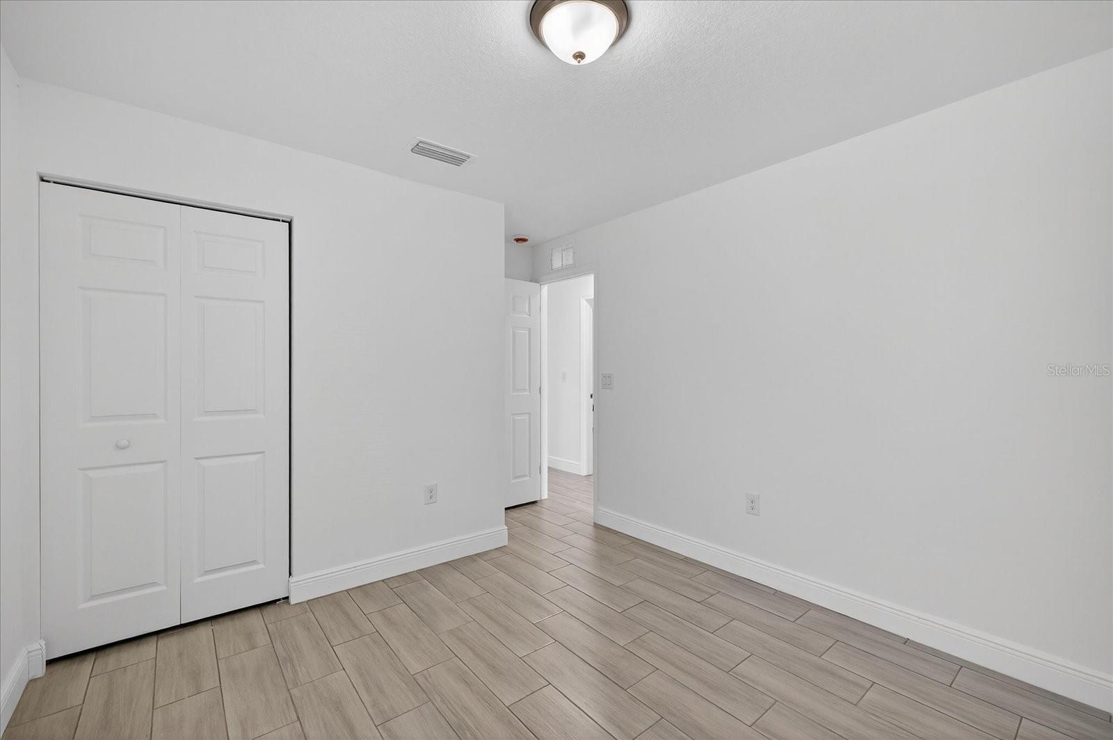 Image 19 of 24 For 4151 Oakfield Avenue