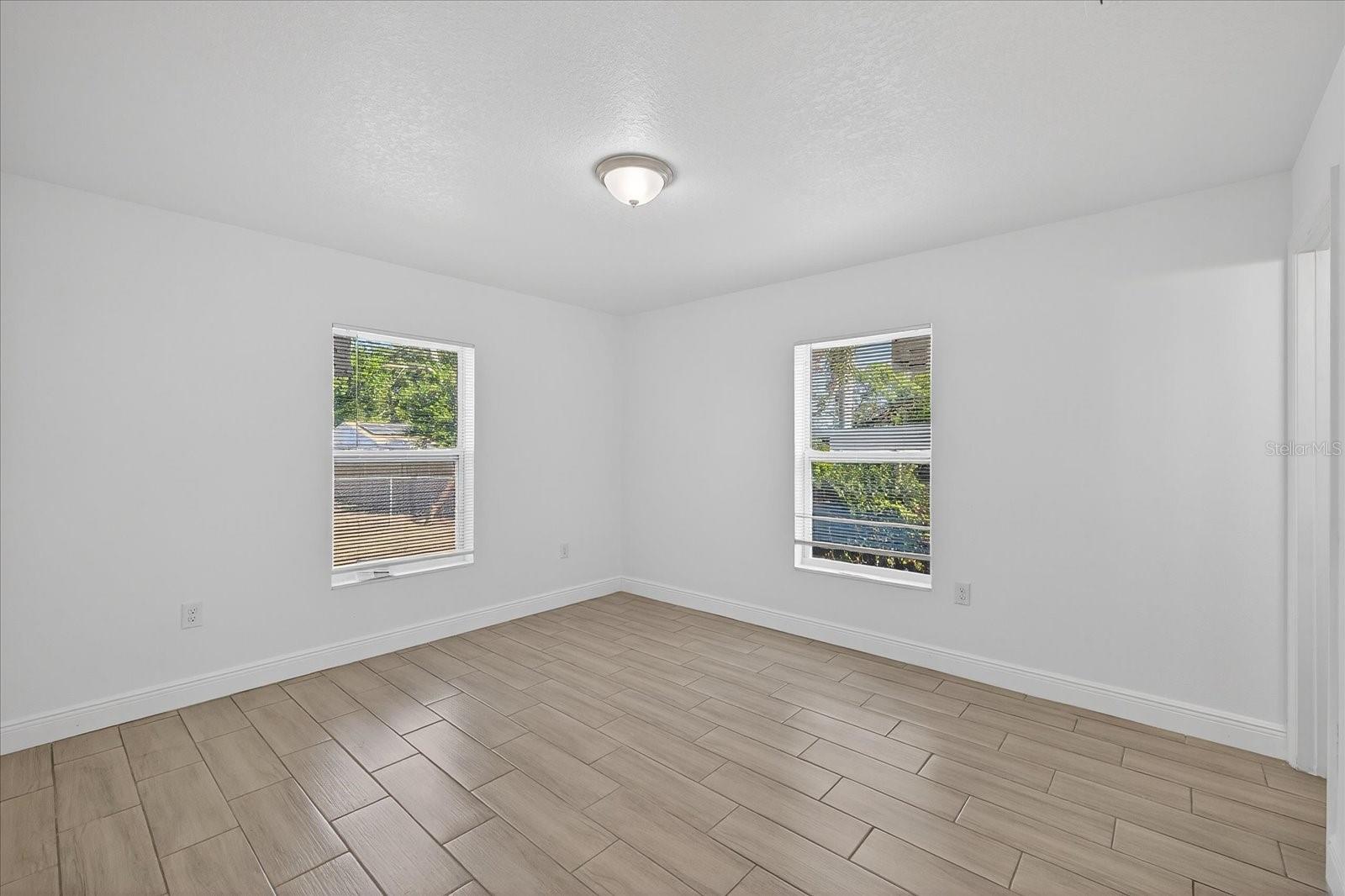 Image 20 of 24 For 4151 Oakfield Avenue